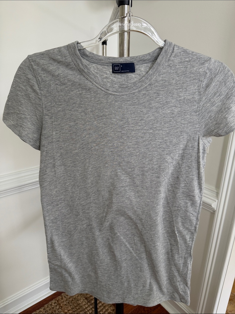 GAP Light Heather Gray Short Sleeve Crew Tee with silver stitching